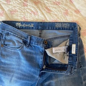 Madewell High Riser Distressed Straight leg in size 28x32